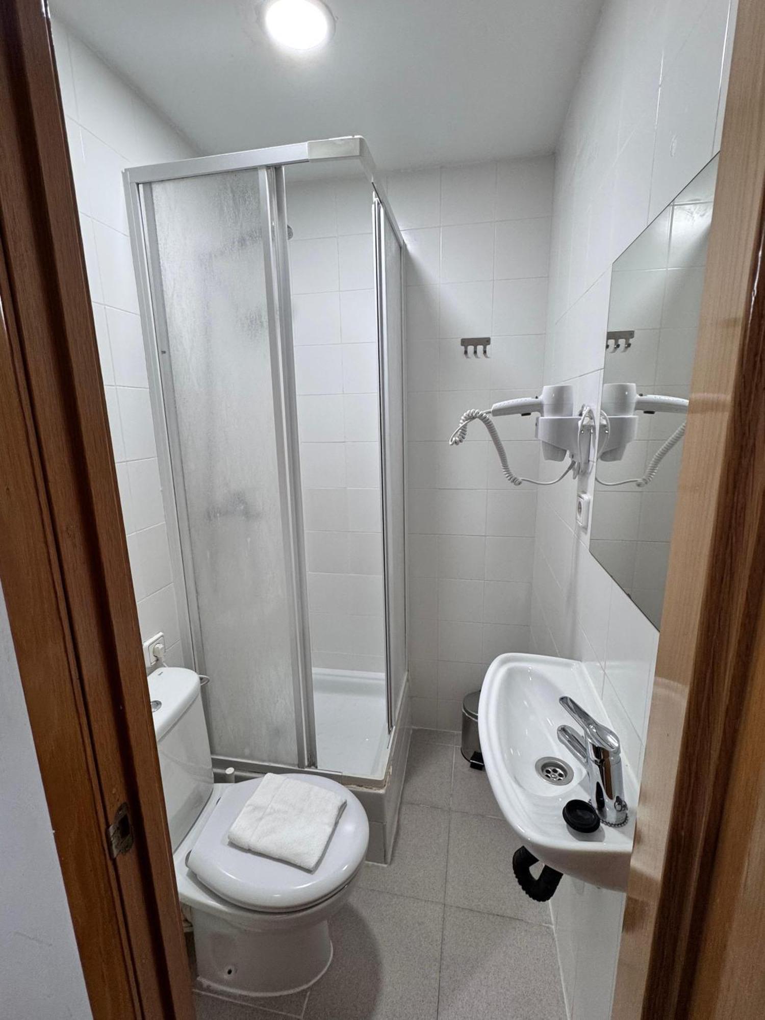 Double Room Private Bathroom
